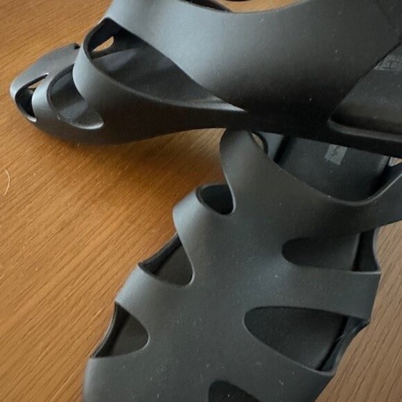 Ipanema Sling-back Cut-out Waterproof Shoe - Picture 3 of 4